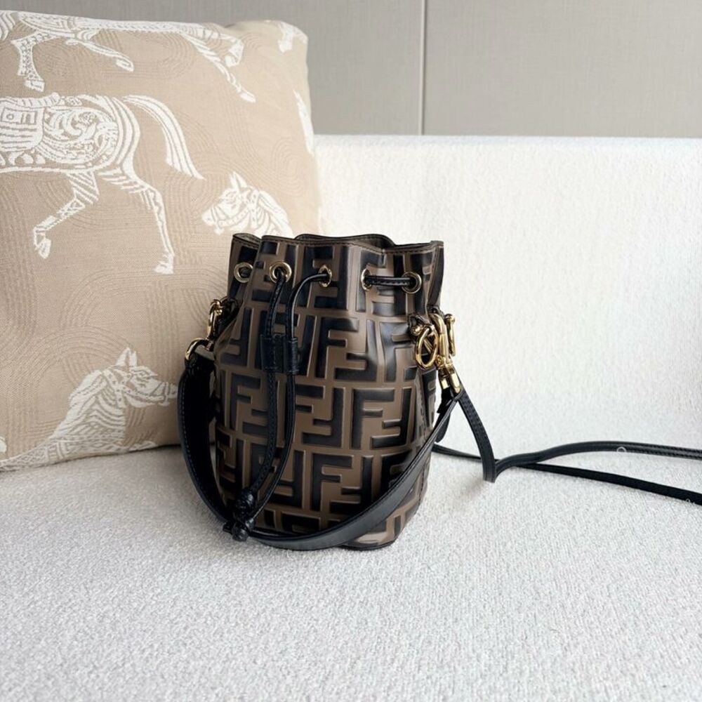 Fendi Women Pre-Loved Bag Very Good Condition - Picture 4 of 9